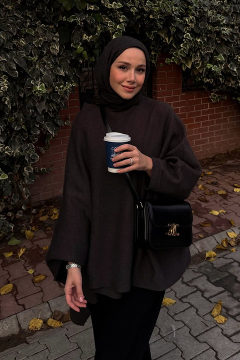 Feyza Hakyemez'in Tercihi Atkılı Triko Hırka