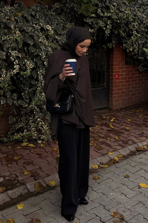 Feyza Hakyemez'in Tercihi Pileli Dökümlü Pantolon