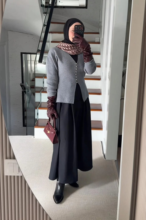 Feyza Hakyemez'in Tercihi Çift Pileli Dokulu Gabardin Etek-Siyah - VESNA