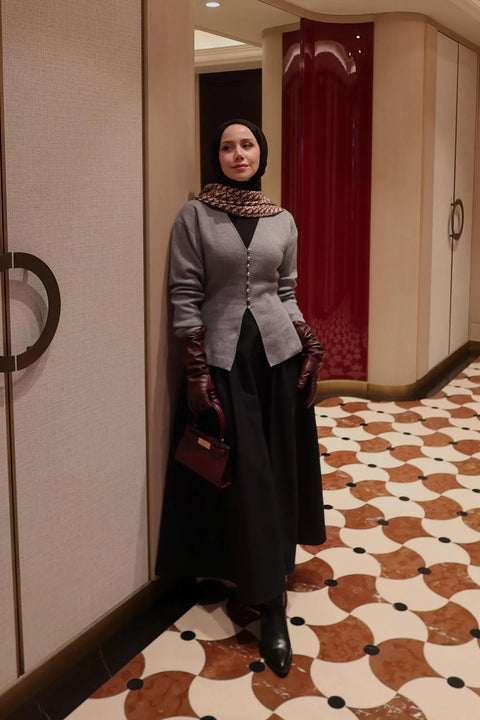 Feyza Hakyemez'in Tercihi Çift Pileli Dokulu Gabardin Etek-Siyah - VESNA