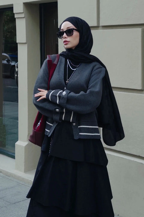 Şuranur Bilgin'in Tercihi Apolet Detaylı Çizgili Hırka