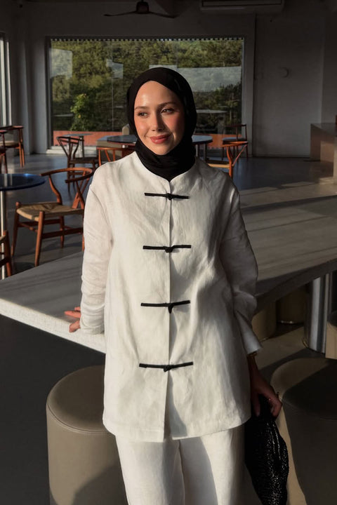 Feyza Hakyemez'in Tercihi %100 Keten Kontrast Düğmeli Ceket