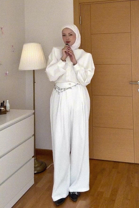 Şeyma Polat Damar'ın Tercihi Pileli Dökümlü Dokulu Pantolon